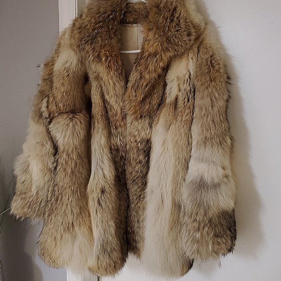 Kim Kardashian COYOTE FUR COAT - Picture 3 of 7